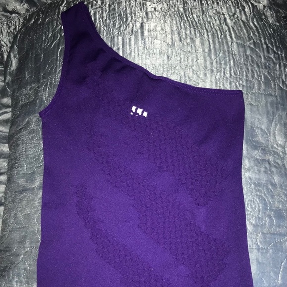 Top - Picture 2 of 2